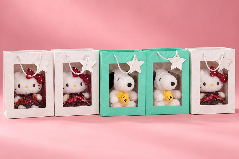 Peluches pequeños en cajas individuales